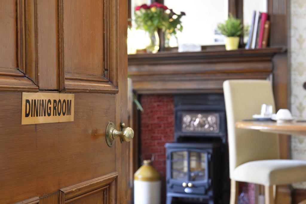 แคนาดาเกสท์เฮาส์ Bed & Breakfast เอดินบะระ ภายนอก รูปภาพ