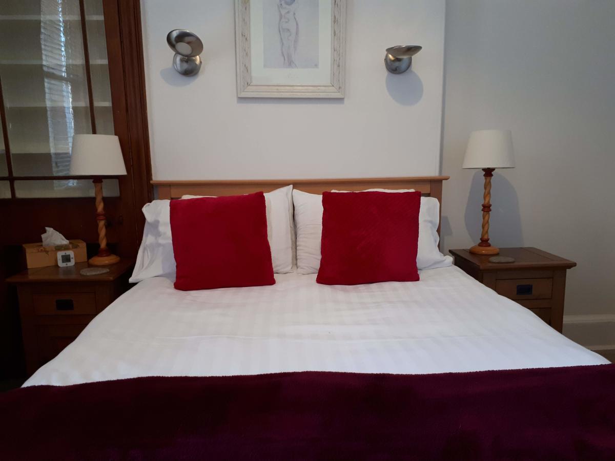 แคนาดาเกสท์เฮาส์ Bed & Breakfast เอดินบะระ ภายนอก รูปภาพ