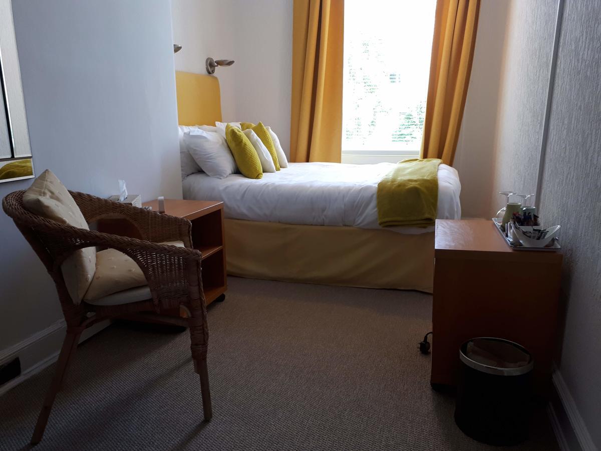 แคนาดาเกสท์เฮาส์ Bed & Breakfast เอดินบะระ ภายนอก รูปภาพ