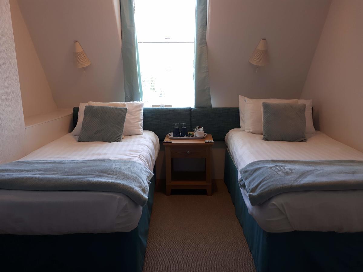 แคนาดาเกสท์เฮาส์ Bed & Breakfast เอดินบะระ ภายนอก รูปภาพ