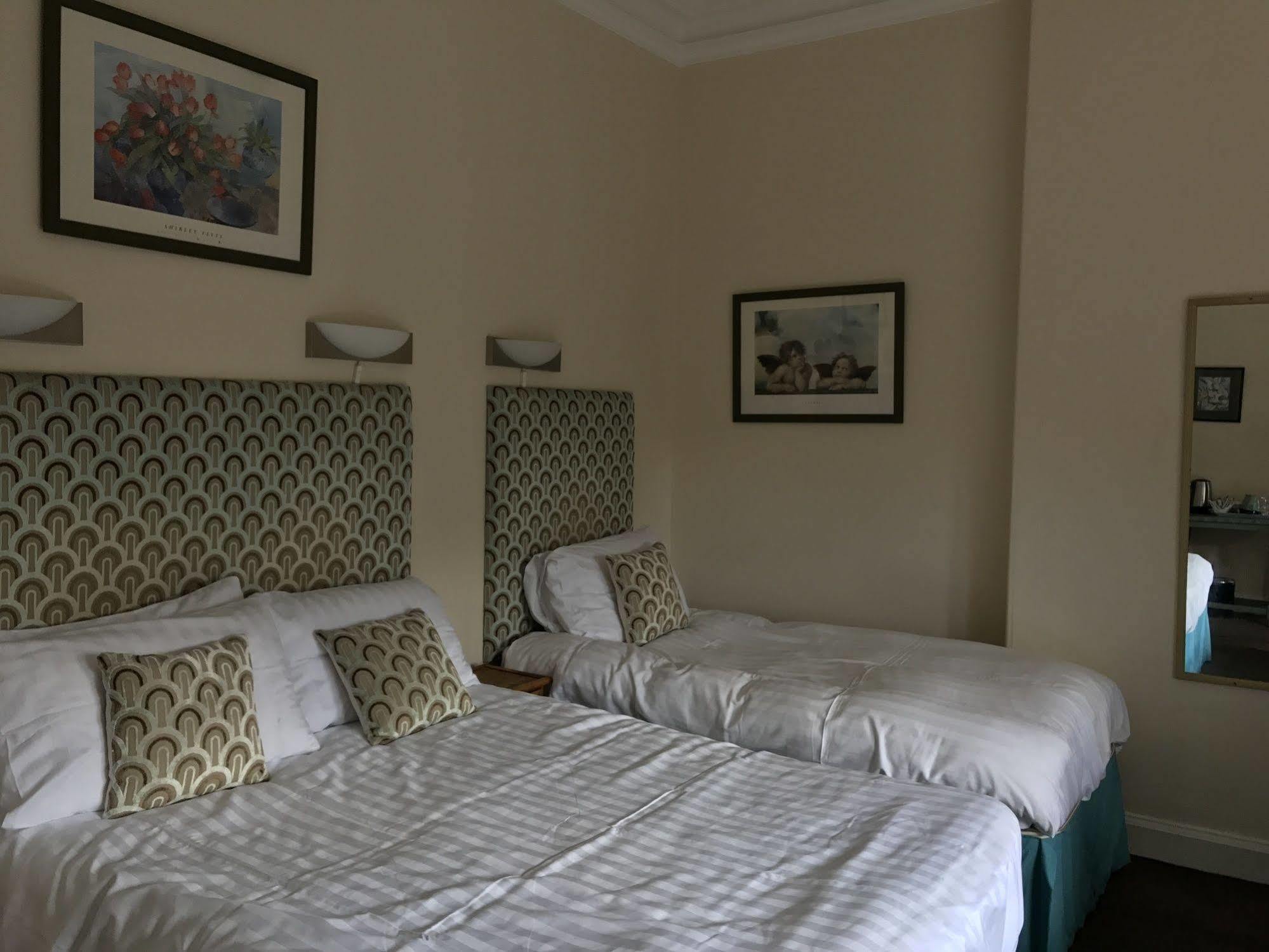 แคนาดาเกสท์เฮาส์ Bed & Breakfast เอดินบะระ ภายนอก รูปภาพ